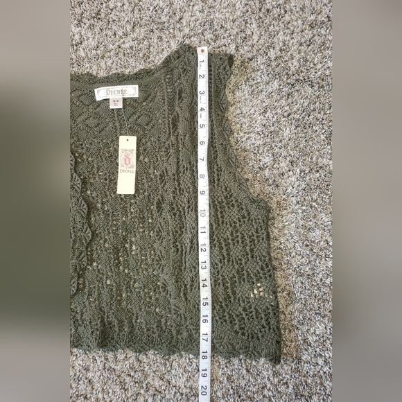 Decree| NWT| Knit Cropped Shrug - Picture 3 of 5